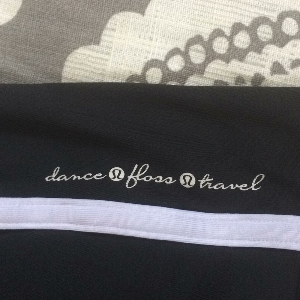 Black lululemon top - Picture 5 of 5